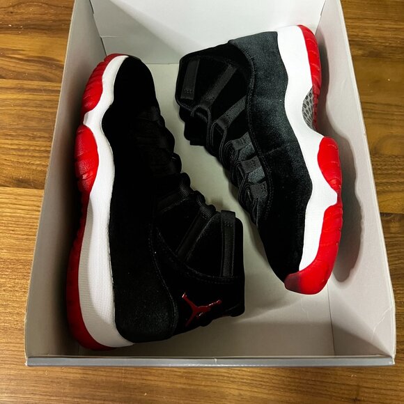Jordan 11 Retro Bred Velvet DB5457-061 Women's 9.5 Luxury Basketball Sneaker - Picture 8 of 9